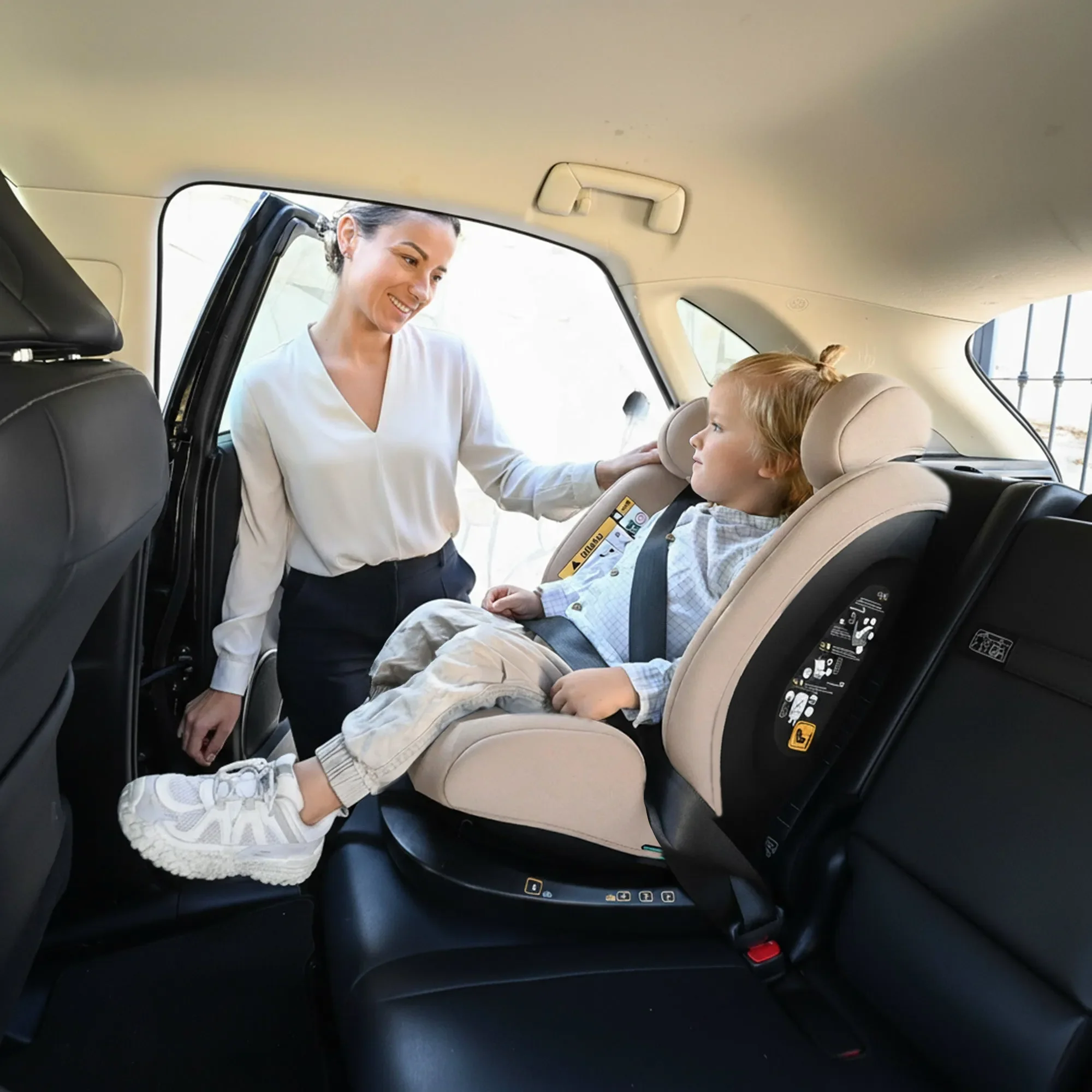Silla de coche Clyde I-Size - Apta para niños de 40 a 150 cm - Grupos 0/1/2/3 - Se fija con el cinturón de seguridad - Color Nougat - Image 3