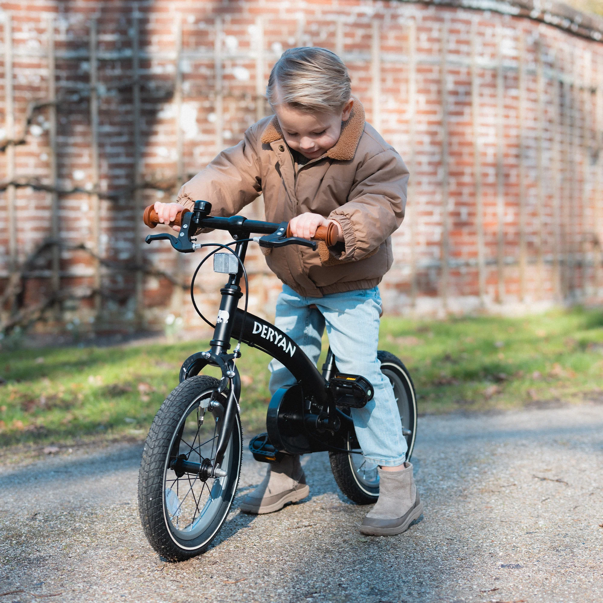 Bicicleta infantil de lujo 12 pulgadas - 3 en 1 - bicicleta de equilibrio Negro - Image 8
